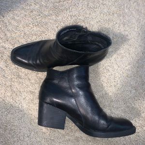 Born leather boots